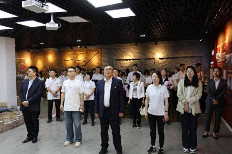 重庆市分众小额贷款公司人工电话客服
