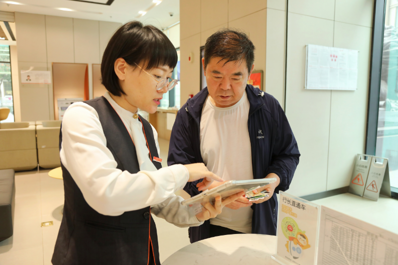 小辉付人工客服电话号码