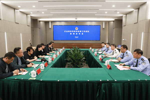 胡锡进:建议不要挂“警税合成作战中心”的牌子胡锡进建议恢复五一黄金周 胡锡进:建议不要挂“警税合成作战中心”的牌子胡锡进建议恢复五一黄金周