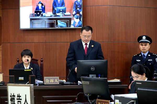 山西一律师既为被告人辩护又跟随被害人参加办案机关会议 山西一律师既为被告人辩护又跟随被害人参加办案机关会议